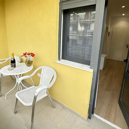 Luxurious Seaside Apartament Durrës