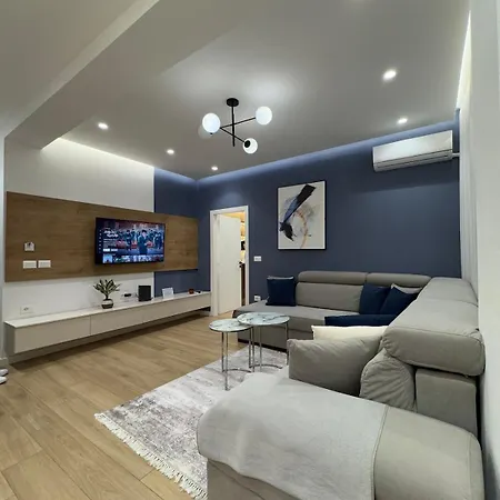 Luxurious Seaside Apartament Durrës