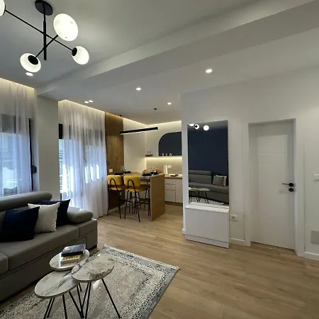 Luxurious Seaside Apartment